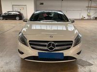 Gebraucht Mercedes A200 Urban 156 PS (114 kW) 2014 Weiß Limousine