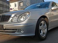 Gebraucht Mercedes E240 Avantgarde 177 PS (130 kW) 2002 Silber Limousine