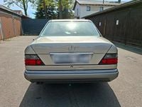 Usata Mercedes E280 193 CV (141 kW) 1993 Beige Berlina