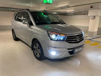 Gebraucht Ssangyong (KGM) Rodius 155 PS (114 kW) 2015 Silber Van / Kleinbus
