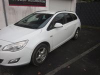 Gebraucht Opel Astra Edition 165 PS (121 kW) 2012 Weiß Kombi