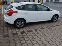Gebraucht Ford Focus Trend 125 PS (91 kW) 2015 Weiß Limousine