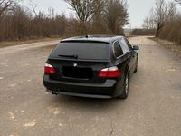 Gebraucht BMW 523 177 PS (130 kW) 2007 Schwarz Kombi