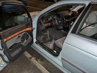 Gebraucht BMW 523 170 PS (125 kW) 1998 Silber Limousine