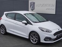 Gebraucht Ford Fiesta Ambiente 200 PS (147 kW) 2018 Sonderlackierung frostweiß Kleinwagen