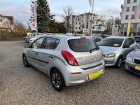 Gebraucht Hyundai i20 Edition 86 PS (63 kW) 2013 Silber Kleinwagen