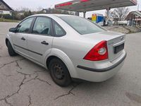 Gebraucht Ford Focus 100 PS (73 kW) 2006 Silber Limousine