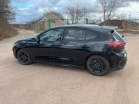 Gebraucht Ford Focus ST-Line 125 PS (91 kW) 2023 Schwarz Limousine