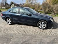Gebraucht Mercedes C220 143 PS (105 kW) 2001 Blau Limousine