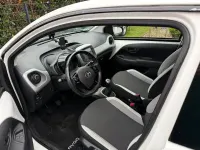 Gebraucht Toyota Aygo 69 PS (50 kW) 2015 Weiß Kleinwagen