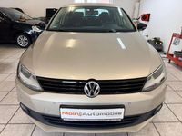 Gebraucht VW Jetta Match 105 PS (77 kW) 2012 Silber Limousine