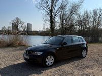 Gebraucht BMW 116 122 PS (89 kW) 2010 Schwarz Kleinwagen