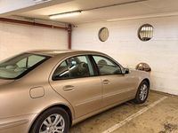 Gebraucht Mercedes E220 Elegance 150 PS (110 kW) 2002 Gold Limousine