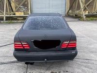 Gebraucht Mercedes E200 Classic 163 PS (119 kW) 2001 Schwarz Limousine