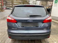 Gebraucht Ford Focus 95 PS (69 kW) 2011 Grau Kombi