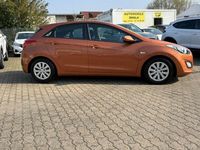 Gebraucht Hyundai i30 Classic 101 PS (74 kW) 2015 Orange Limousine