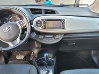 Gebraucht Toyota Yaris Club 101 PS (74 kW) 2013 Weiß Kleinwagen
