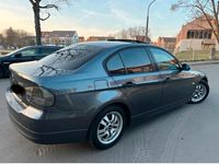 Gebraucht BMW 320 150 PS (110 kW) 2005 Grau Limousine