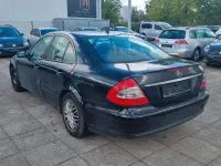 Second-hand Mercedes E200 136 CP (100 kW) 2006 Negru Berlinǎ