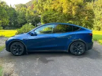Usata Tesla Model Y Standard Range 219 kW (299 CV) 2023 Blu SUV