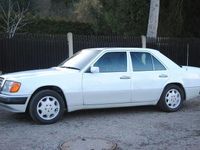 Gebraucht Mercedes 200 118 PS (86 kW) 1992 Weiß Limousine