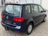 Gebraucht VW Touran Trendline 105 PS (77 kW) 2015 Blau Van / Kleinbus