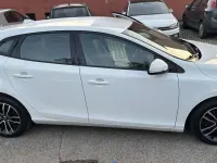 Gebraucht Volvo V40 Business Edition 122 PS (89 kW) 2019 Weiß Limousine
