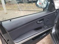 Gebraucht BMW 320 184 PS (135 kW) 2010 Grau Limousine