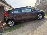 Gebraucht Ford Fiesta Titanium 75 PS (55 kW) 2010 Rot Kleinwagen