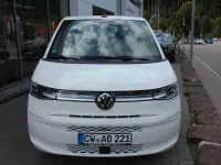 Gebraucht VW Multivan Style 150 PS (110 kW) 2025 Candyweiß Van / Kleinbus