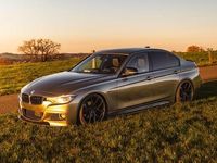 Gebraucht BMW 330 252 PS (185 kW) 2017 Gold Limousine