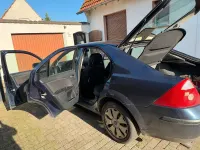 Usado Ford Mondeo 125 CV (91 kW) 2004 Azul Berlina