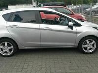 Gebraucht Ford Fiesta Trend 112 PS (82 kW) 2011 Silber metallic Kleinwagen