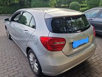 Gebraucht Mercedes A180 122 PS (89 kW) 2014 Silber Kleinwagen