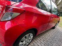 Gebraucht Toyota Yaris 69 PS (50 kW) 2012 Rot Kleinwagen