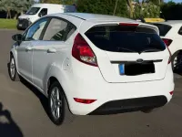 Gebraucht Ford Fiesta 101 PS (74 kW) 2014 Weiß Kleinwagen
