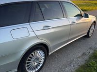 Używany Mercedes E250 Elegance 204 KM (150 kW) 2015 Srebrny Sedan/Limuzyna