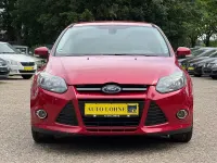 Gebraucht Ford Focus Titanium 116 PS (85 kW) 2011 Rot Limousine