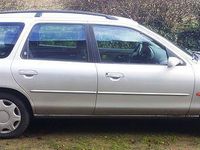 Gebraucht Ford Mondeo Ghia 116 PS (85 kW) 1999 Grau Kombi