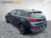 gebraucht Hyundai i30 (Facelift) 1.5 Comfort FLA SpurH