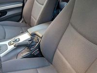 Gebraucht BMW 320 163 PS (119 kW) 2012 Schwarz Kombi