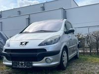 Gebraucht Peugeot 1007 Premium 109 PS (80 kW) 2008 Lackierung aluminiumgrau/metall (metallic) Van / Kleinbus