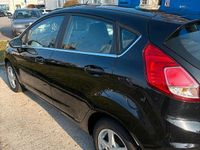 Gebraucht Ford Fiesta 101 PS (74 kW) 2014 Schwarz Kleinwagen