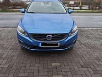 Gebraucht Volvo V60 Kinetic 150 PS (110 kW) 2015 Blau Kombi