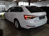 Gebraucht Skoda Superb 218 PS (160 kW) 2022 Weiß moonweiss metallic (metallic) Kombi