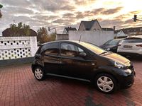 Gebraucht Toyota Aygo 68 PS (50 kW) 2011 Schwarz Kleinwagen