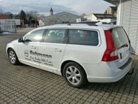 Gebraucht Volvo V70 Momentum 114 PS (83 kW) 2012 White solid ice white / solid Kombi