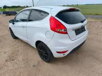 Gebraucht Ford Fiesta Titanium 81 PS (59 kW) 2009 Weiß Kleinwagen