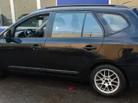 Gebraucht Kia Carens 140 PS (102 kW) 2009 Schwarz Van / Kleinbus