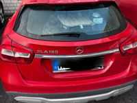 Gebraucht Mercedes GLA180 122 PS (89 kW) 2018 Rot SUV